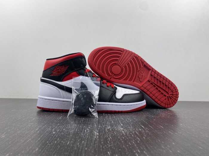 Air Jordan 1 Mid ''Gym Red Black Toe'' DQ8426-106