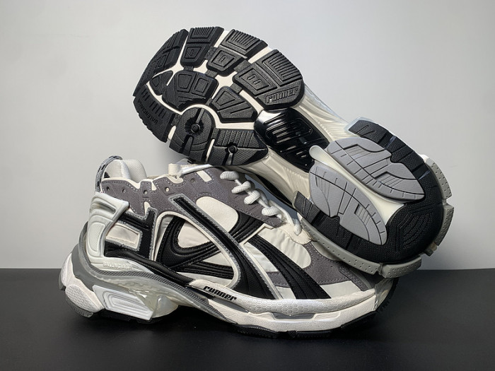 BALCIA RUNNER SNEAKER