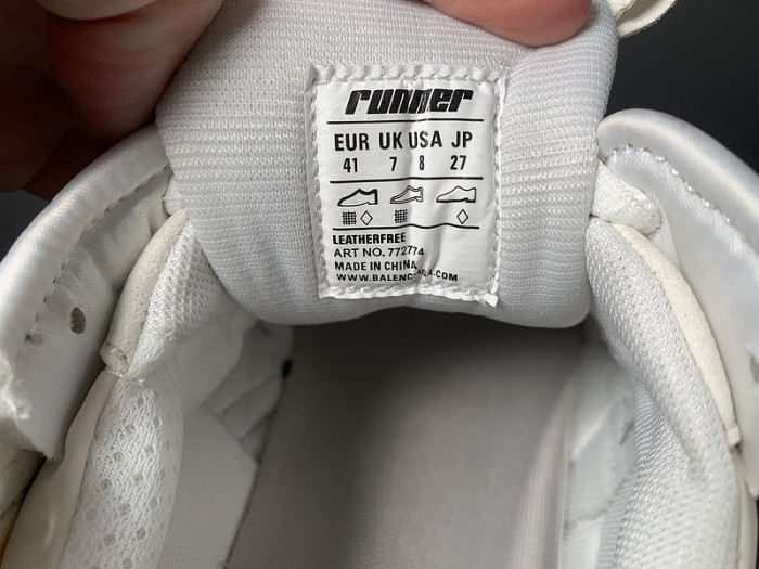 BALCIA RUNNER SNEAKER